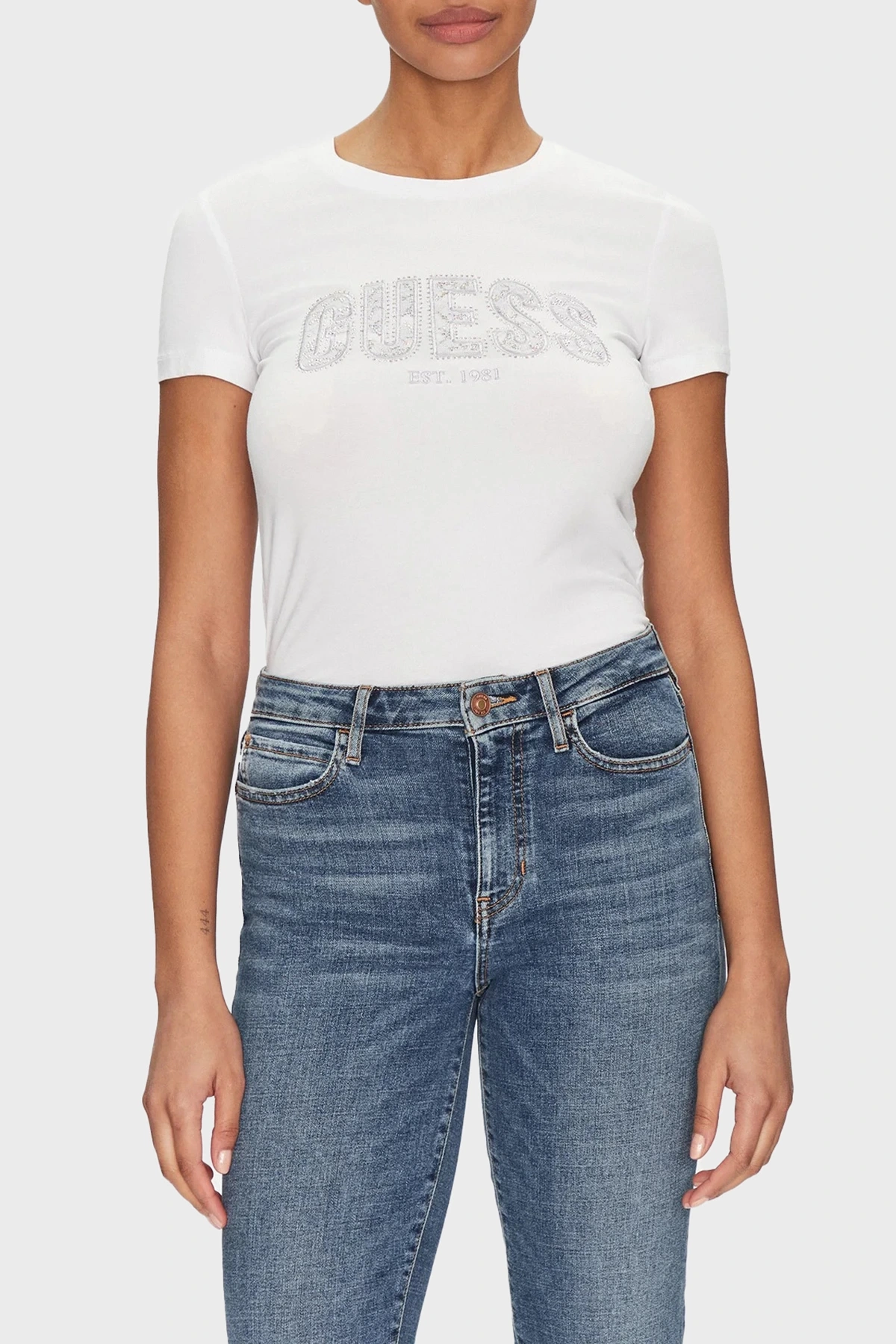 Guess Kadın Beyaz Dantel Detaylı Logolu Tişört