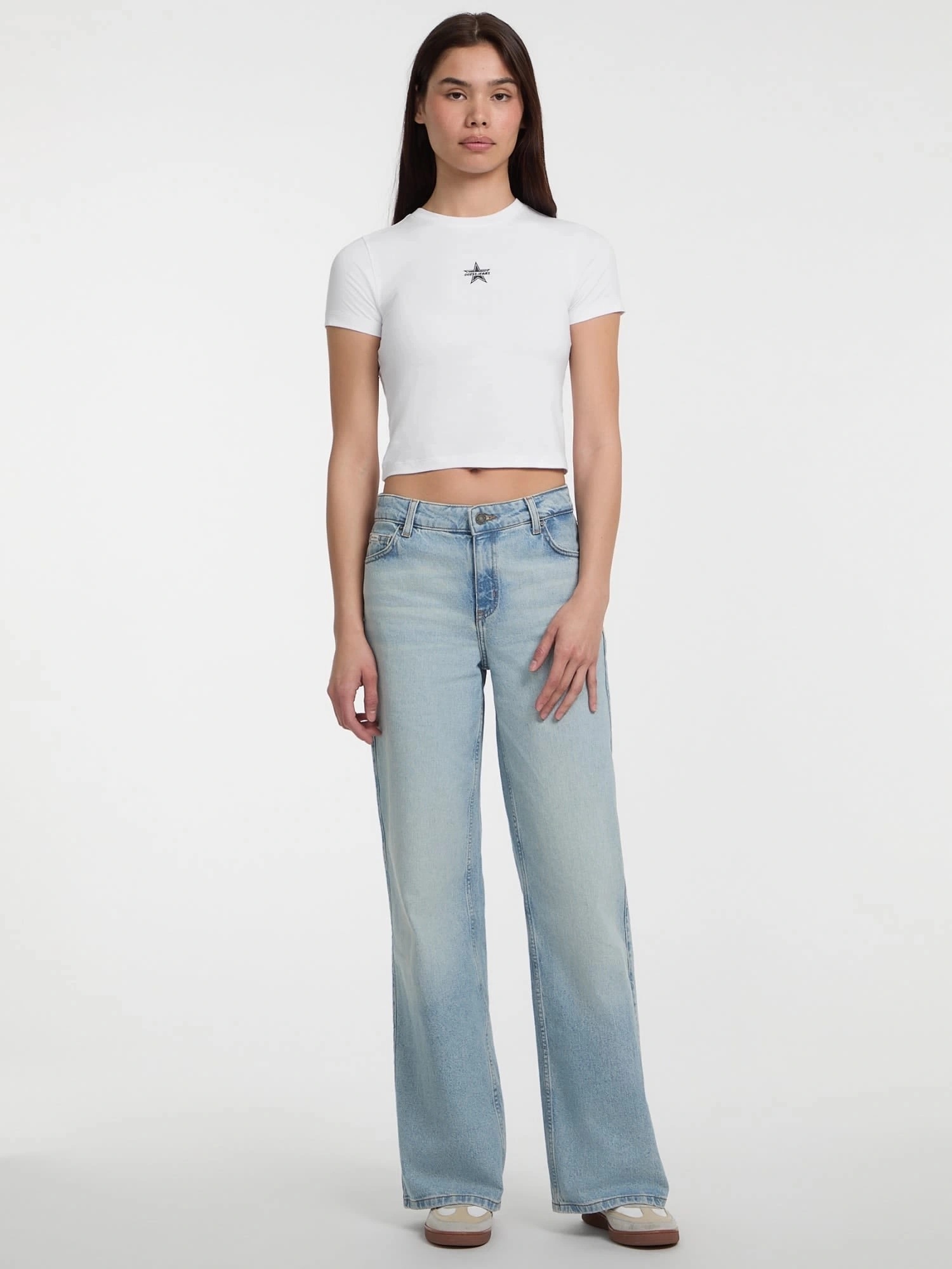 Guess Kadın Beyaz Yıldız İşlemeli Slim Tişört