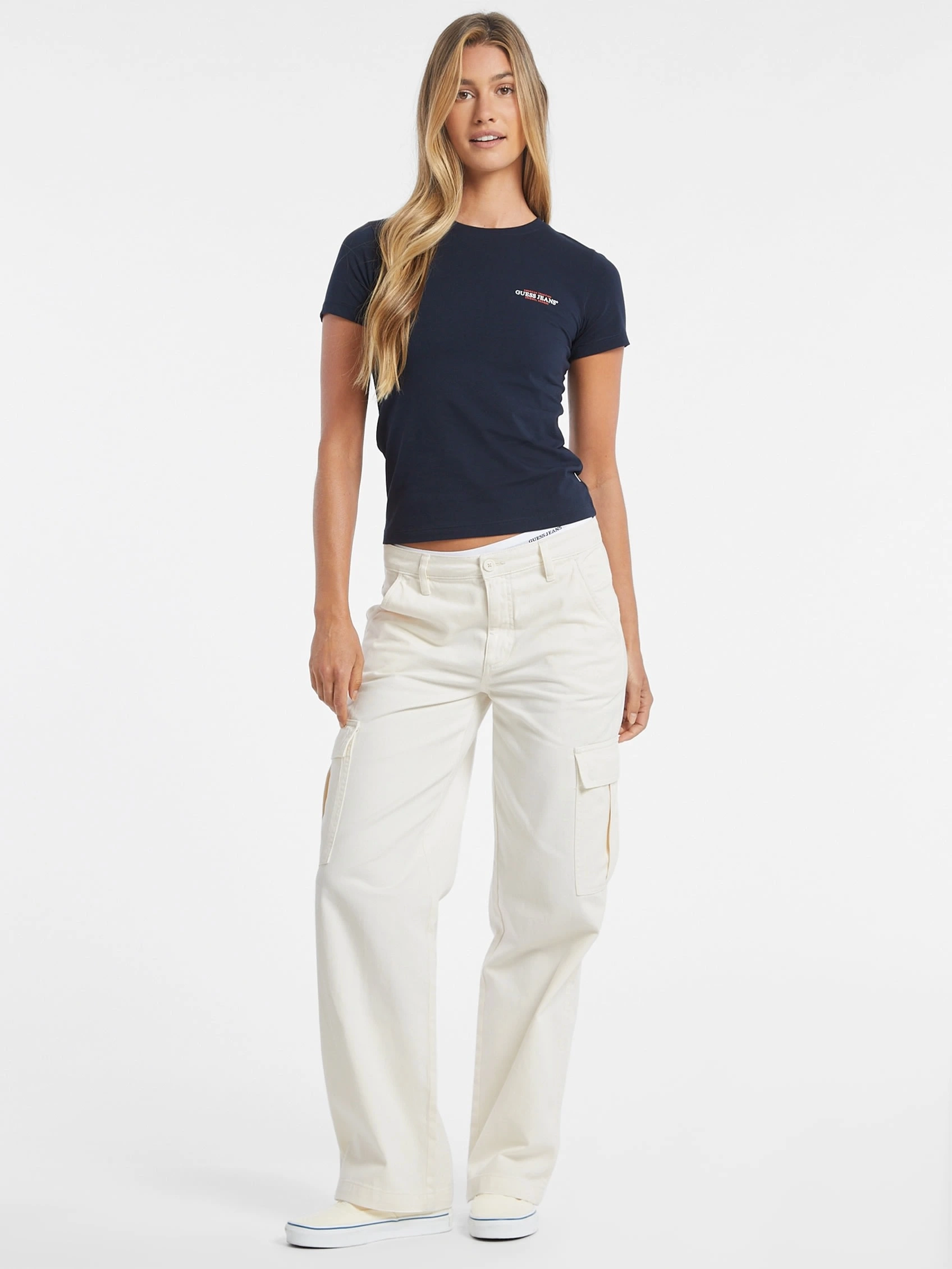 Guess Kadın Classic Mini Üçgen Logolu Siyah T-Shirt