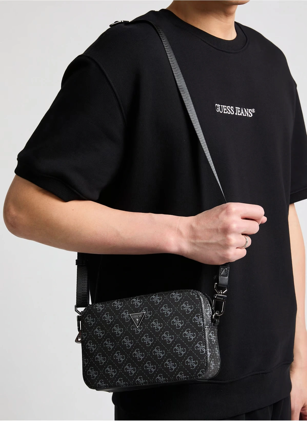 Guess Kadın Siyah Milano Mini Kamera Çantası