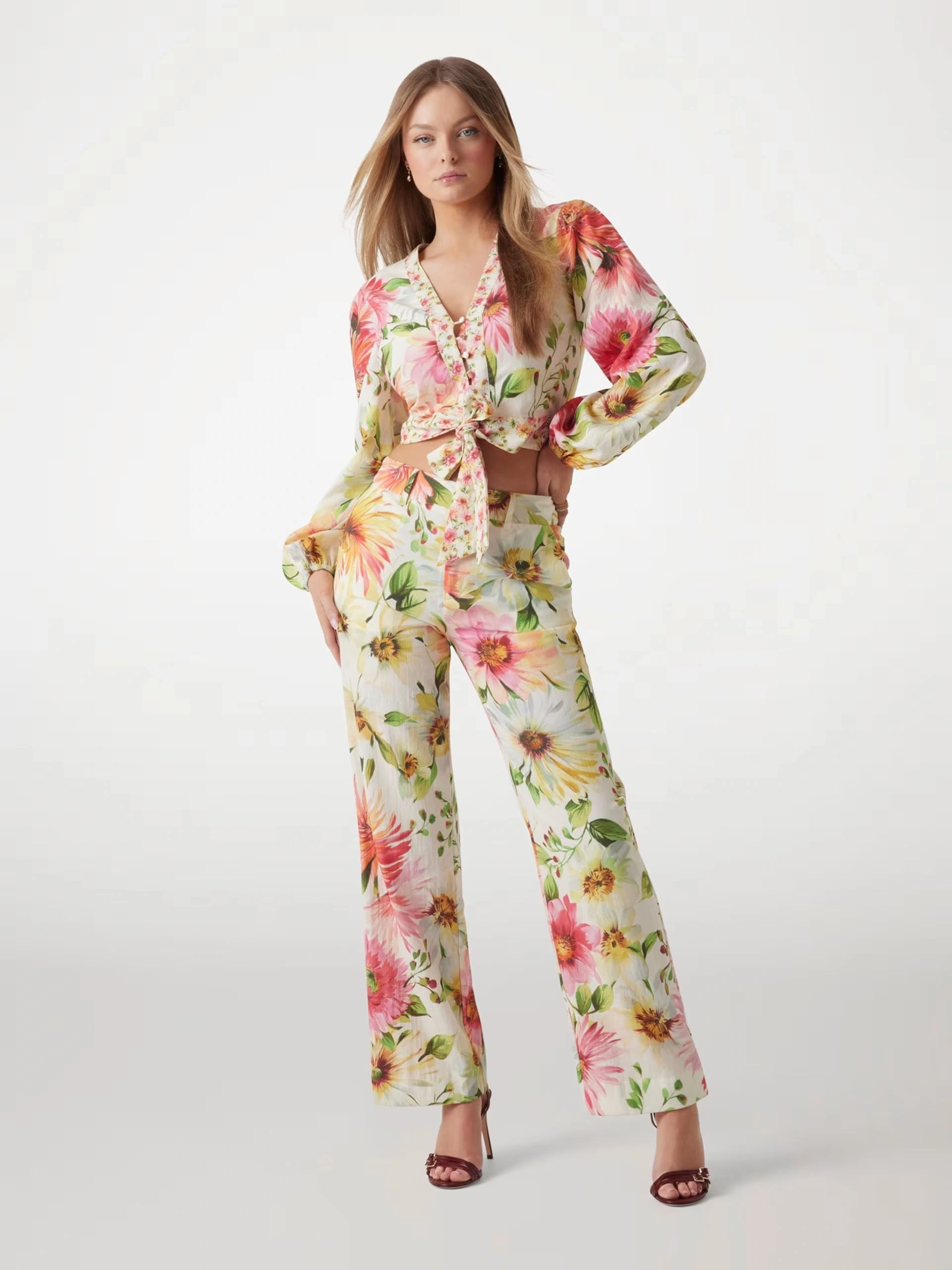 Guess Kadın Colette V Yaka Fiyonklu Bluz