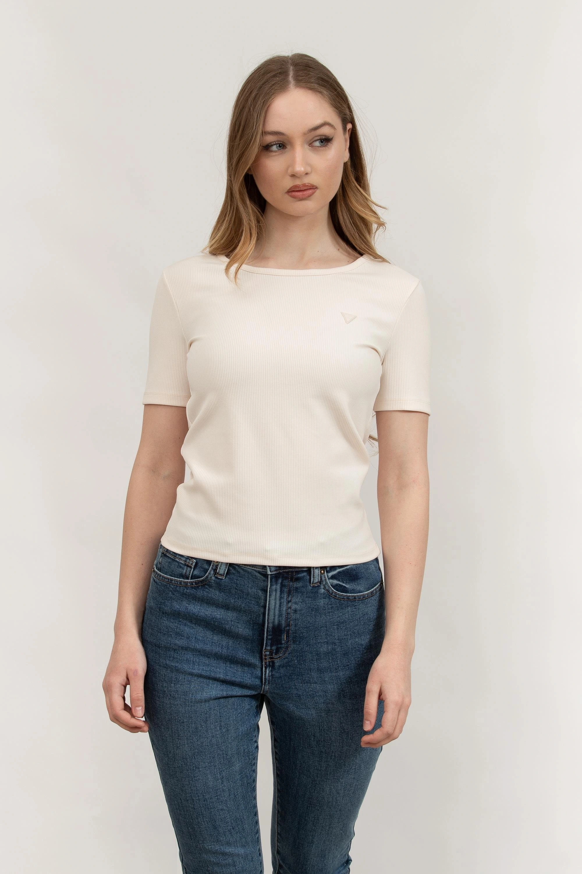 Guess Kadın Krem Logolu T-Shirt
