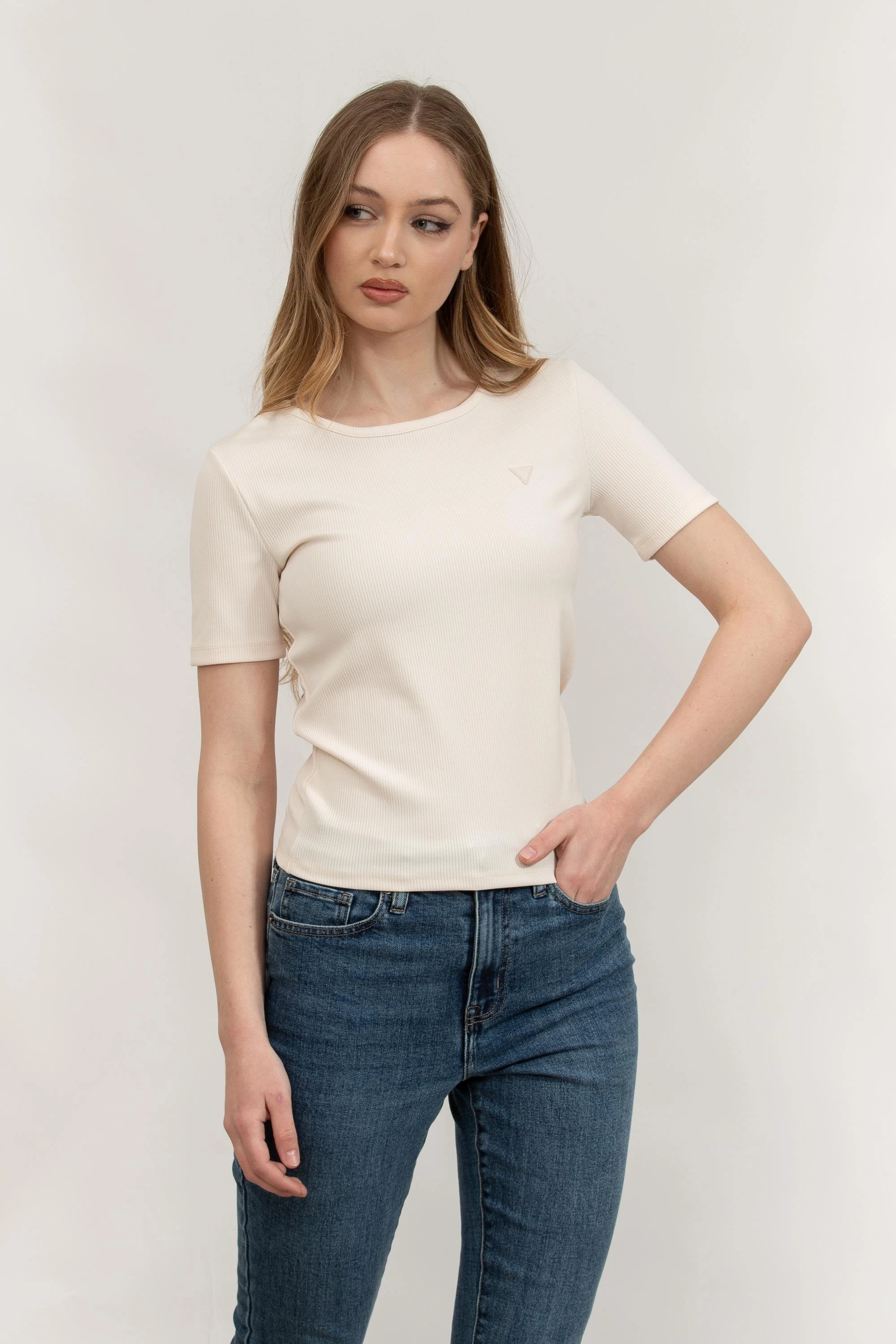 Guess Kadın Krem Logolu T-Shirt