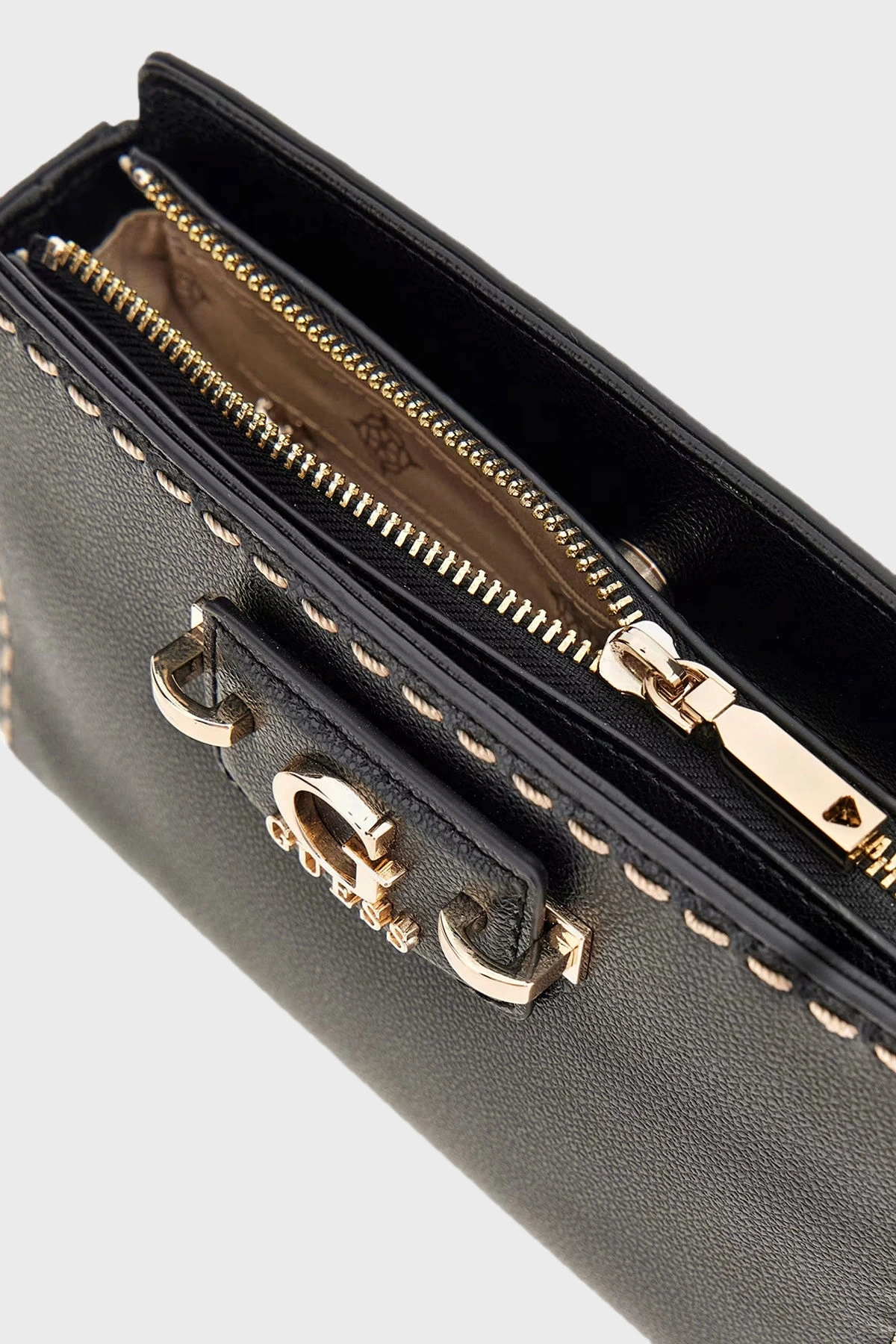 Guess Kadın Siyah Nastra Mini Üstten Fermuarlı Crossbody Çan
