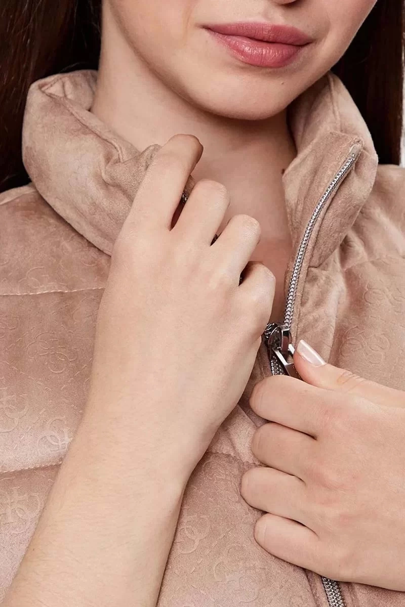 Guess 4G Logolu Yapay Süet Şişme Yelek Kadın