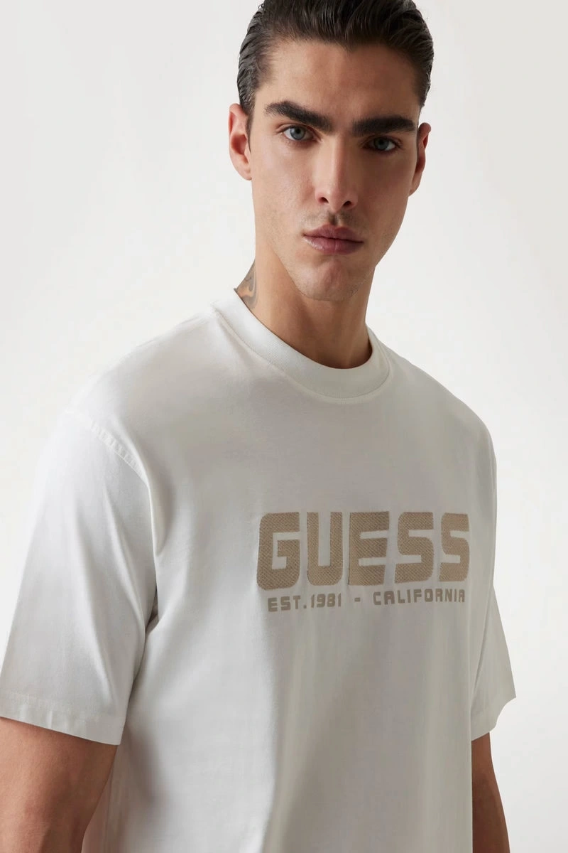 Guess Erkek Beyaz Logolu Nakış İşlemeli T-Shirt