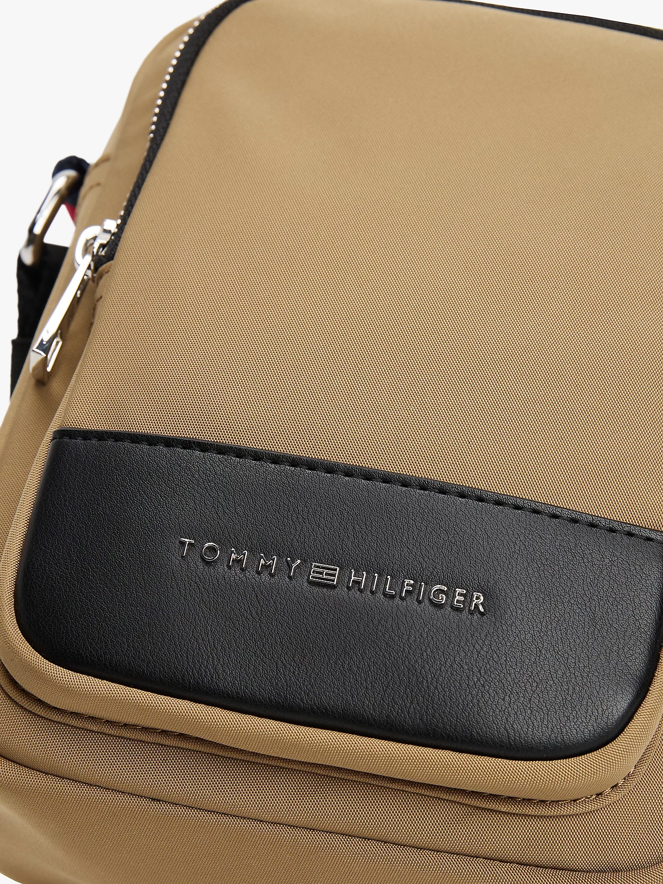 Tommy Hilfiger Erkek TH İş Metal Logo Muhabir Çantası