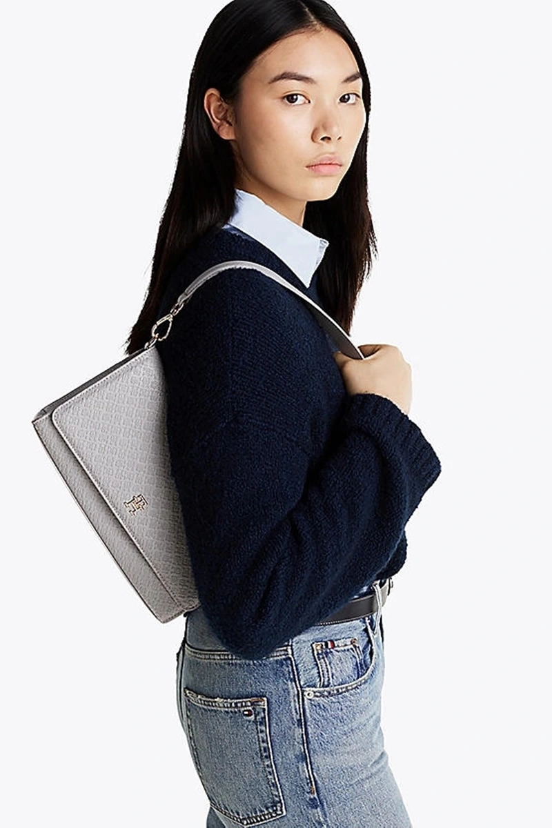 Tommy Hilfiger Kadın Gri Monogram Kabartmalı Omuz Çantası