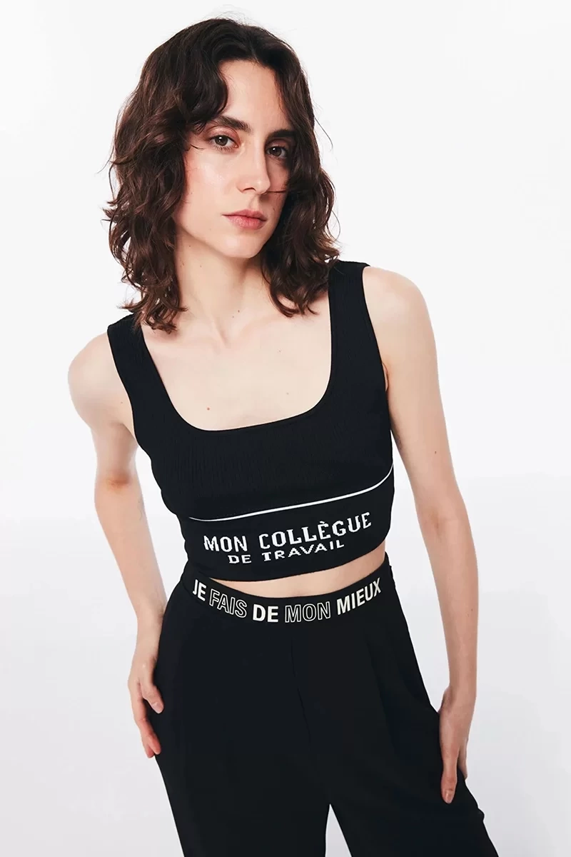 Twist Slogan Desen Crop Triko
