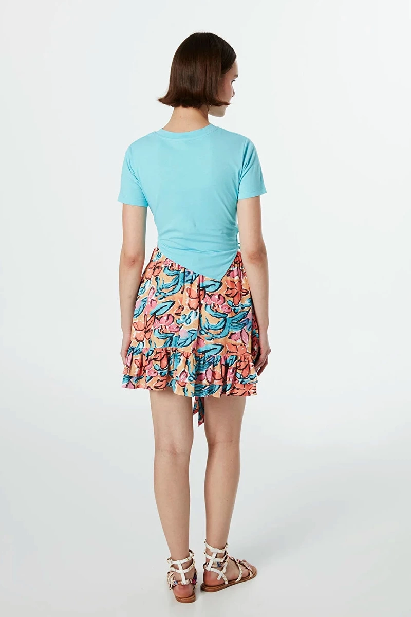 Twist Asimetrik Etek Uçlu T-shirt