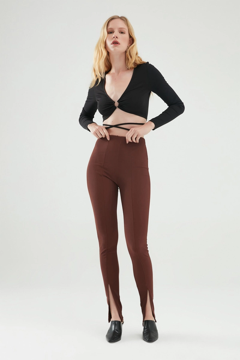 Quzu Kadın Kahve Paçaları Yırtmaçlı Pantolon (22K70926-14)