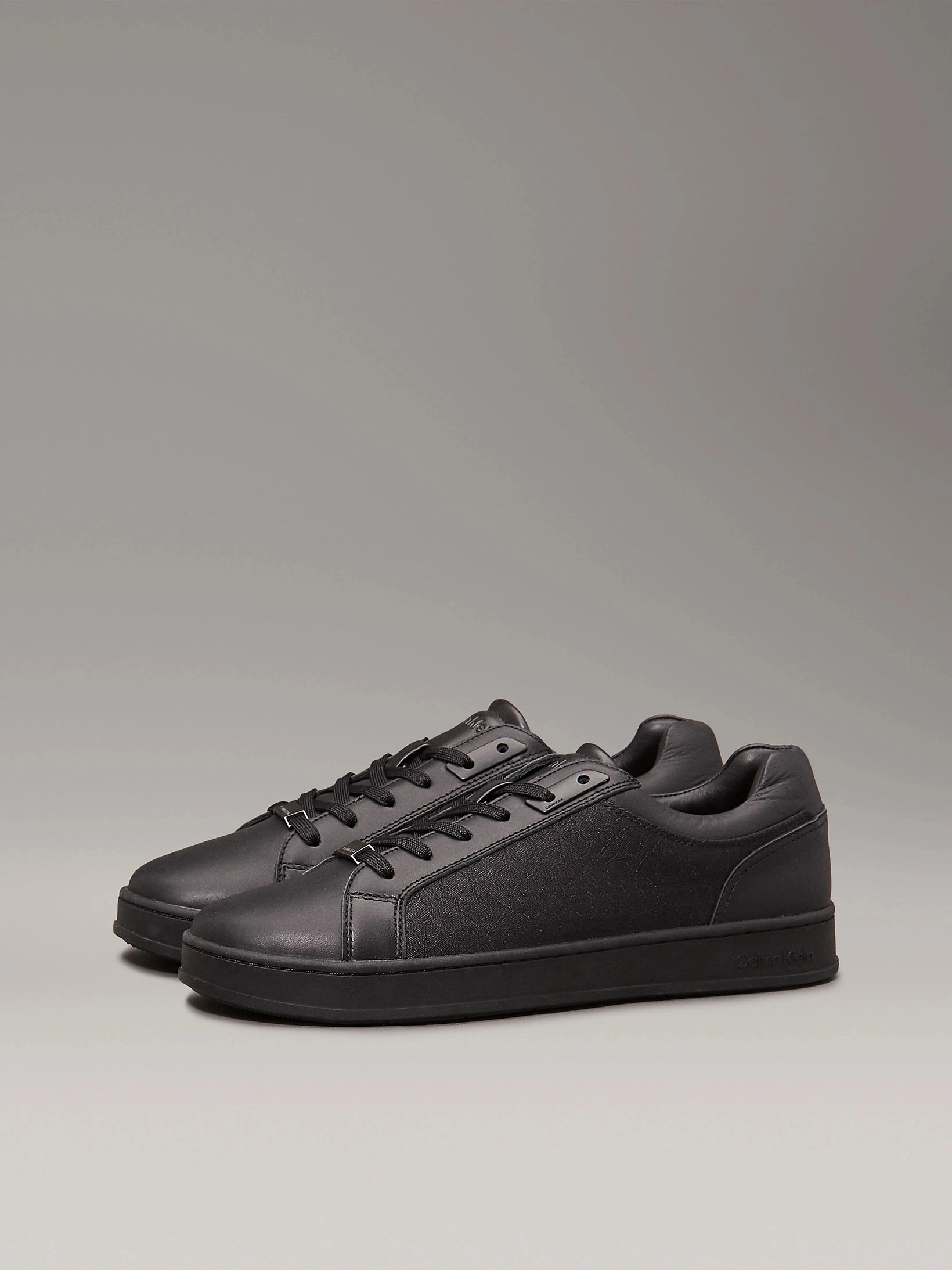 LOW TOP LACE UP EYELET JAQ MONO
