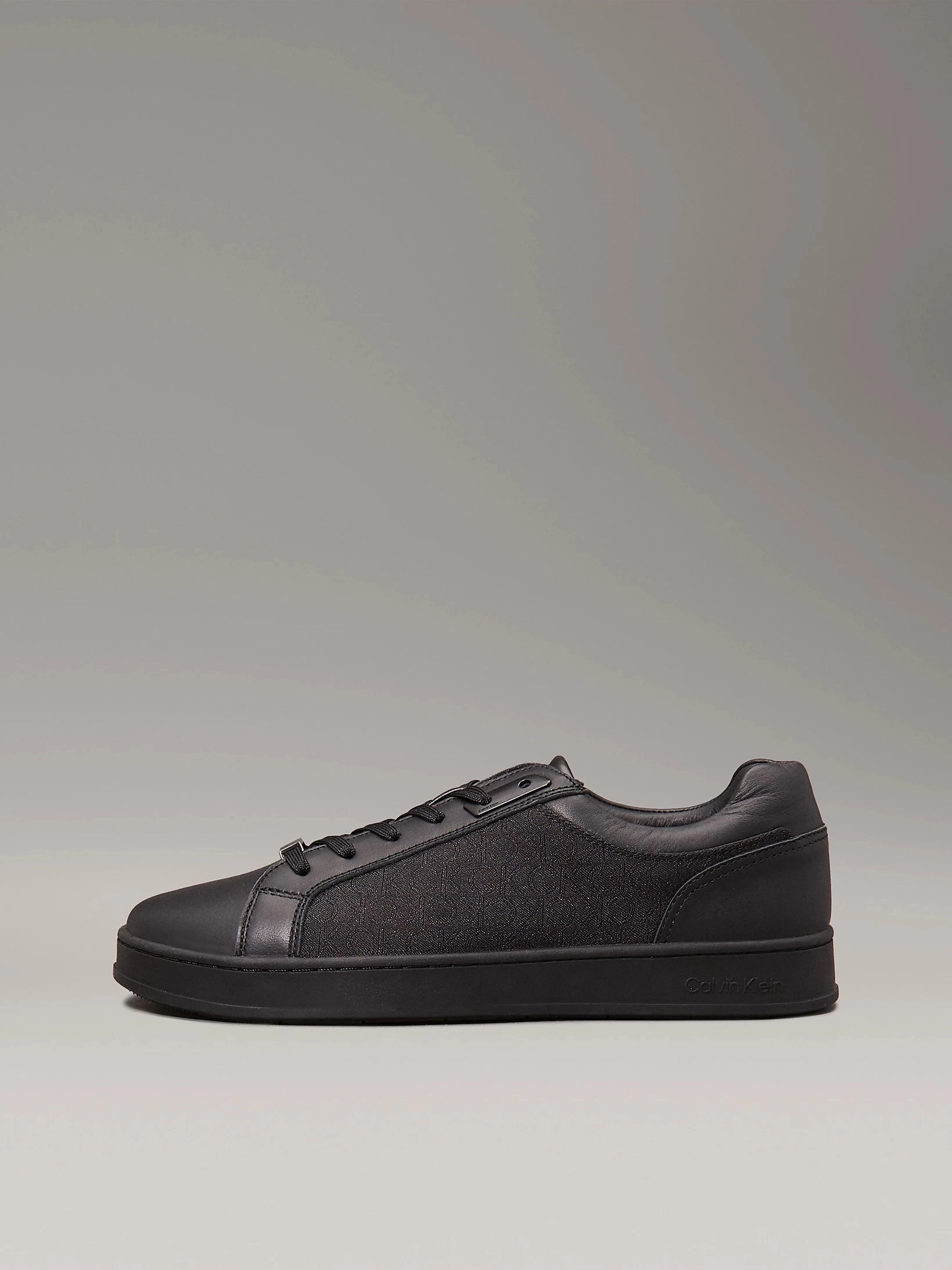 LOW TOP LACE UP EYELET JAQ MONO