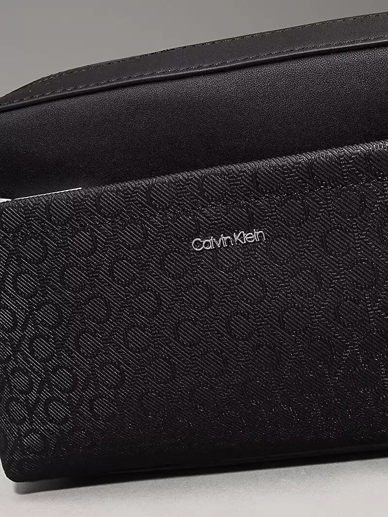 Calvin Klein  Kadın  Siyah Ck Must Conv Camera Çanta