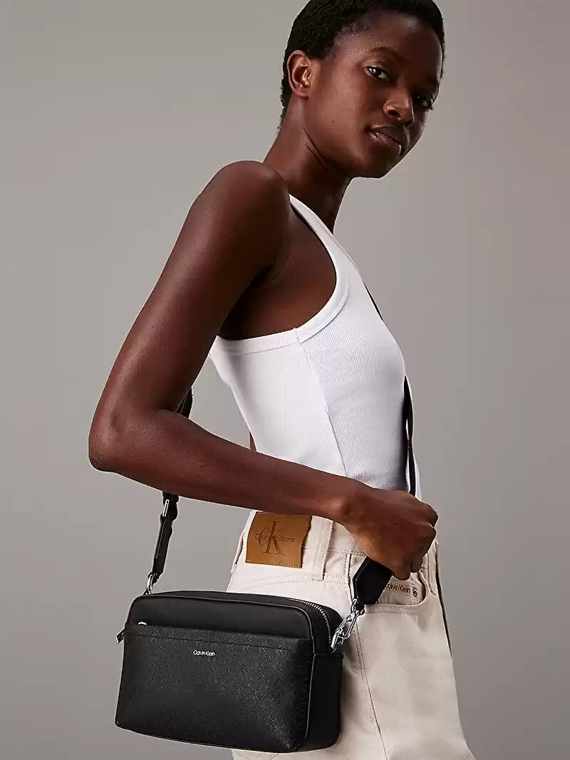 Calvin Klein  Kadın  Siyah Ck Must Conv Camera Çanta