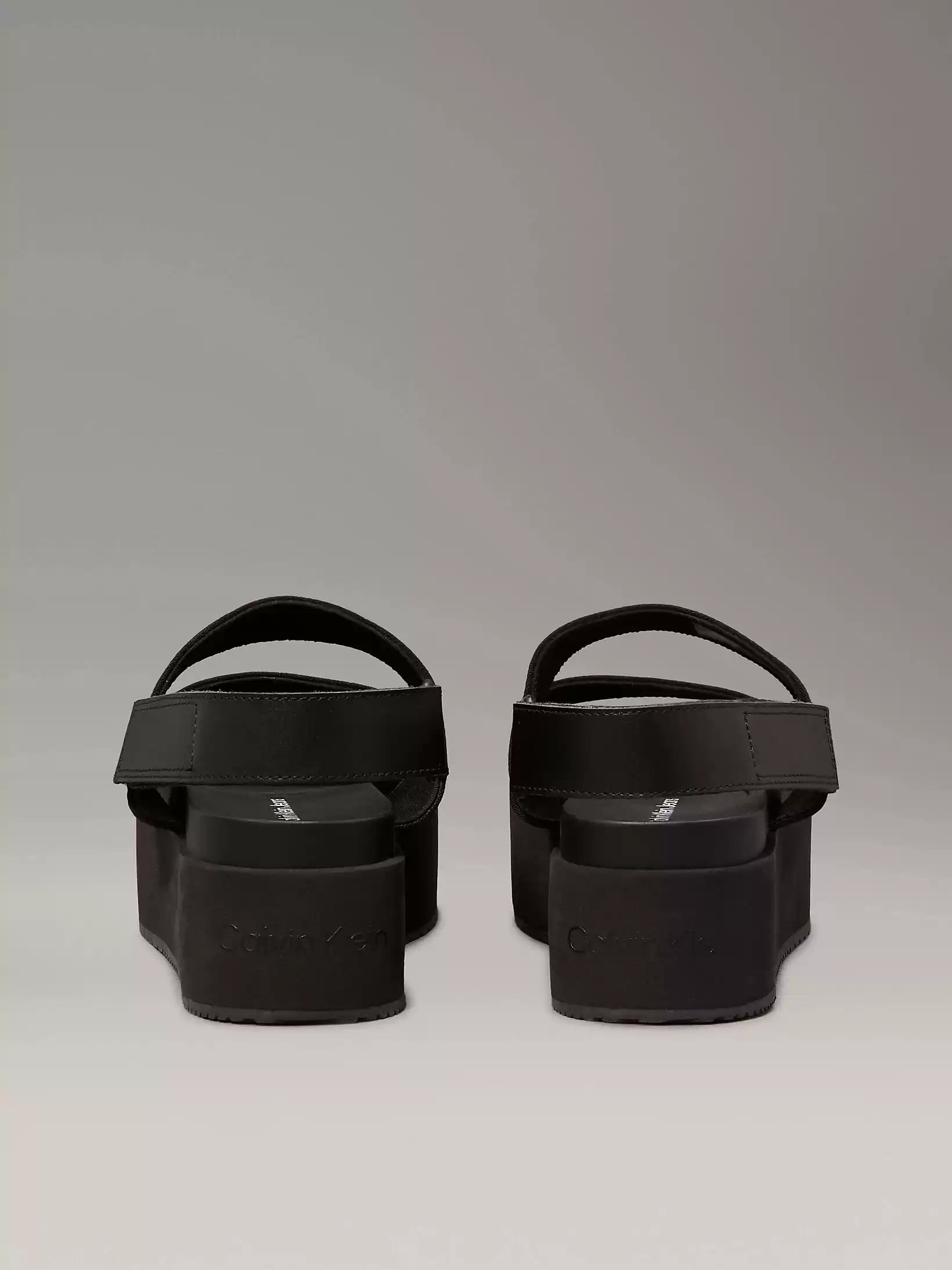 Calvin Klein Kadın Siyah Platform Logolu Sandalet