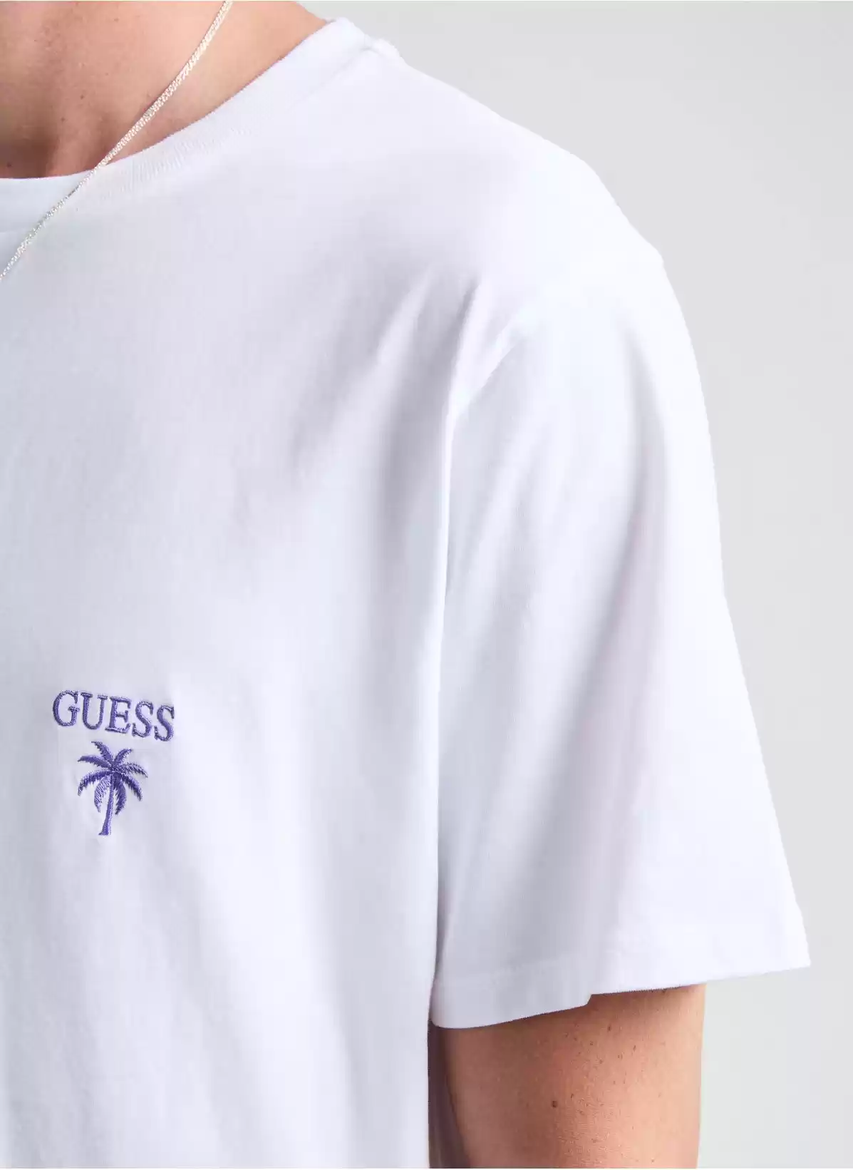 Guess Erkek Beyaz Palmiye Desenli Tişört