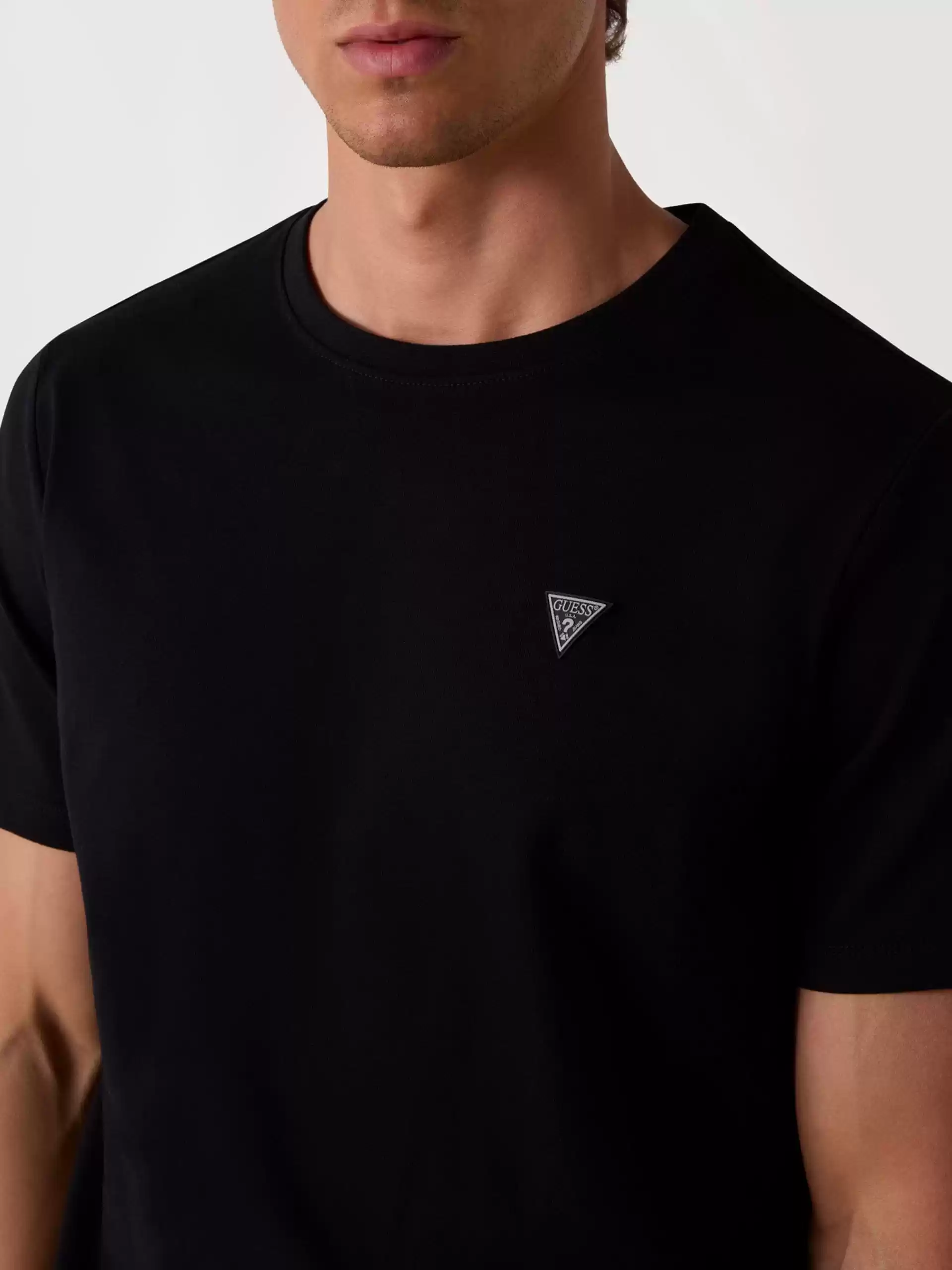 Guess Erkek Siyah Patch Detaylı Tişört