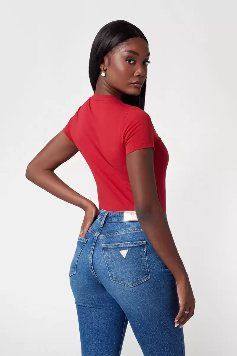 Guess Kadın Parlak Üçgen Logolu Kırmızı T-Shirt