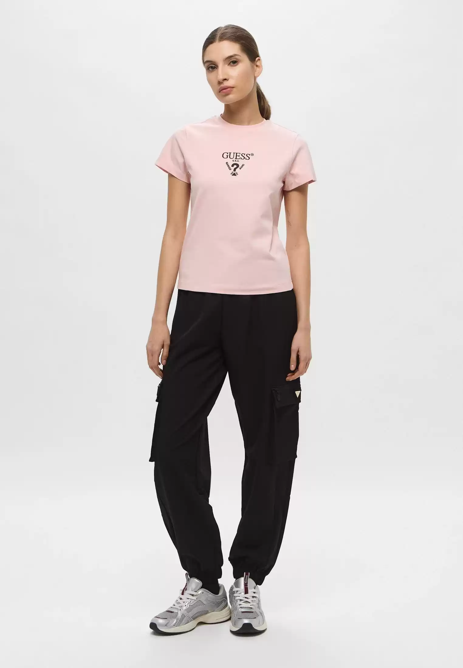 Guess Kadın Pembe Önü Logolu T-Shirt
