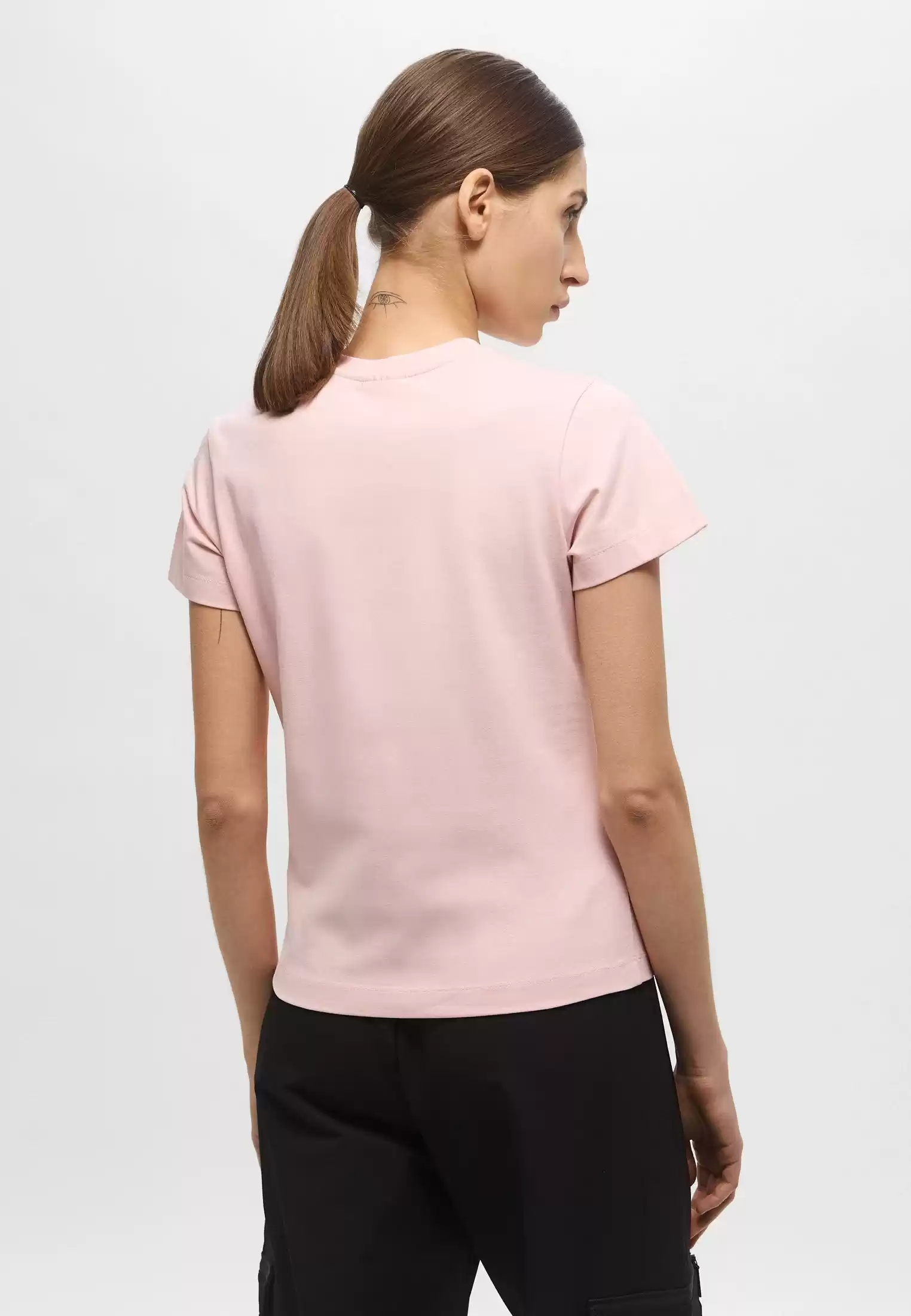 Guess Kadın Pembe Önü Logolu T-Shirt