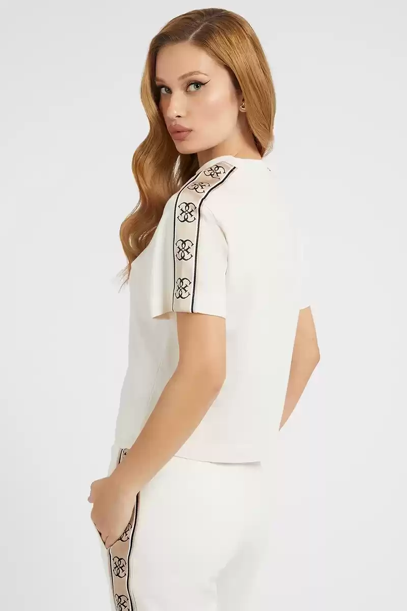 Guess Kadın Krem Yanı Logolu Tişört
