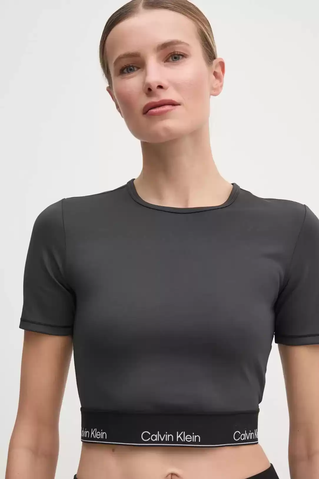 Calvin Klein Kadın Siyah Slim Fit Crop T-Shirt