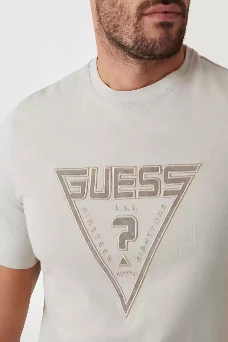 Guess Erkek Gri Üçgen Logolu Nakış İşlemeli T-Shirt