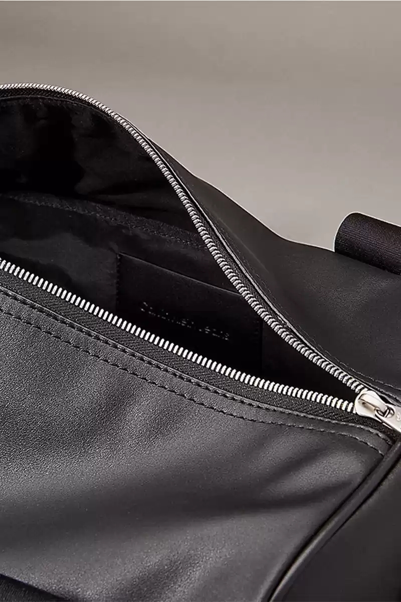 Calvin Klein  Erkek Ck Logo Siyah Yumuşak Uçuş Çanta