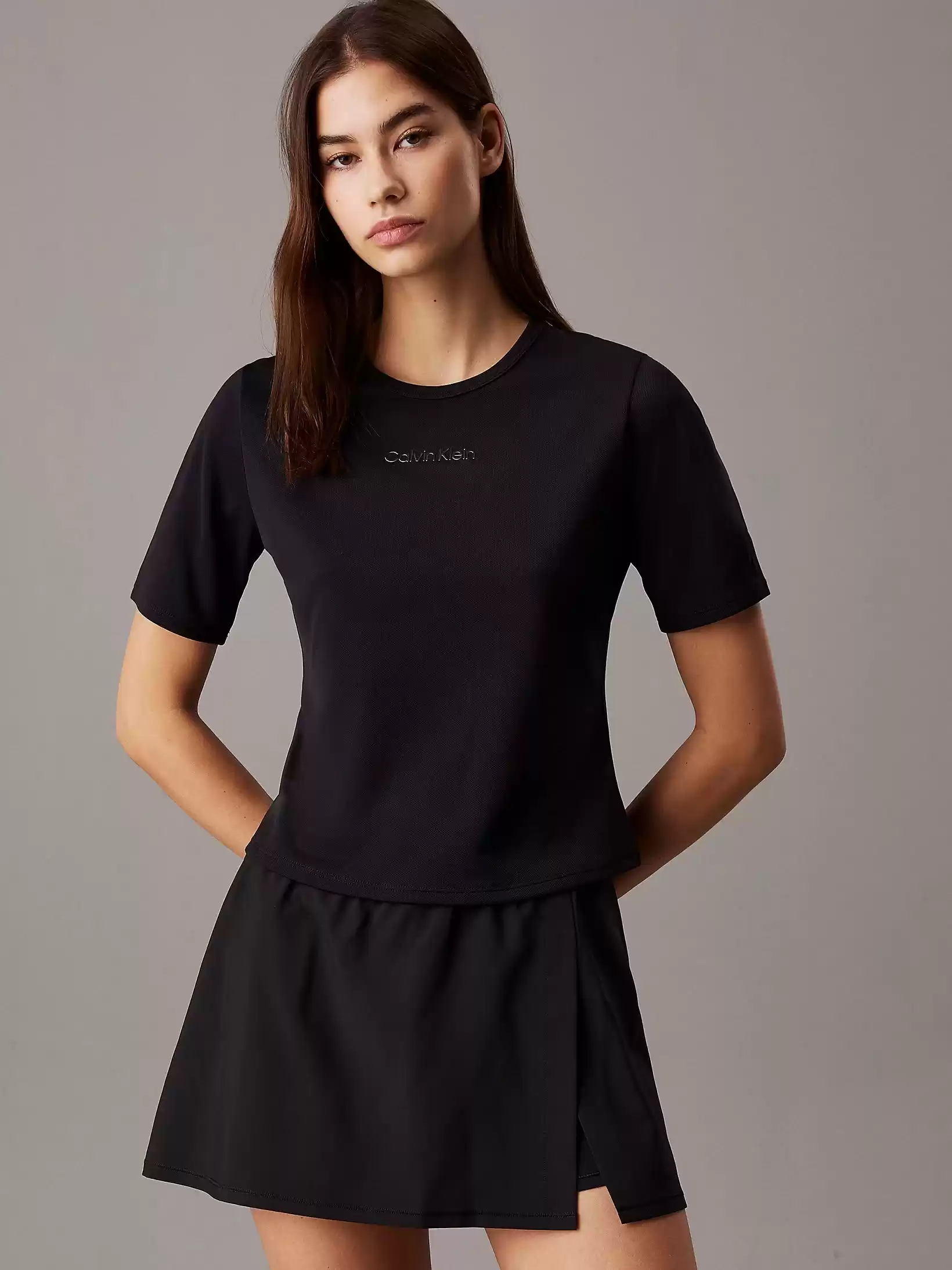 Calvin Klein Kadın Siyah Regular Fit Logolu Crop T-Shirt