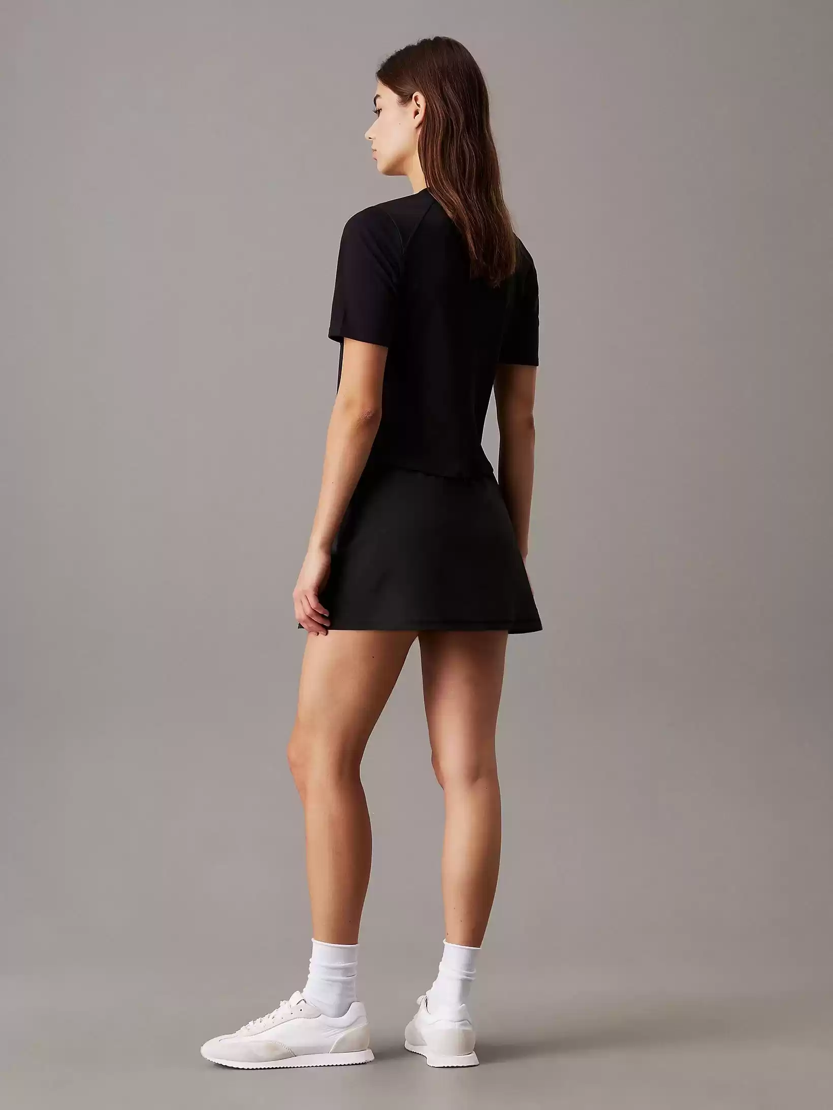 Calvin Klein Kadın Siyah Regular Fit Logolu Crop T-Shirt