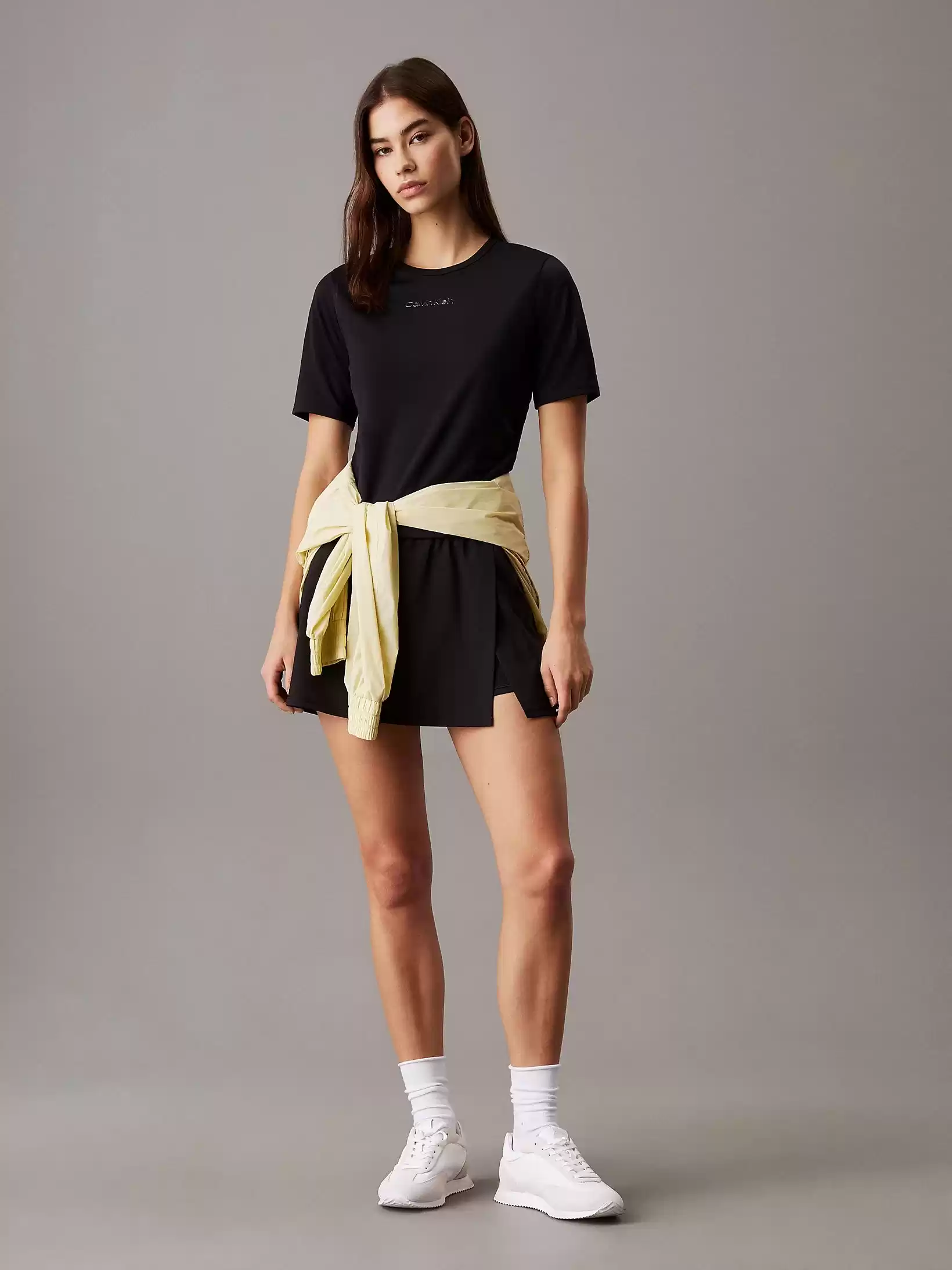 Calvin Klein Kadın Siyah Regular Fit Logolu Crop T-Shirt