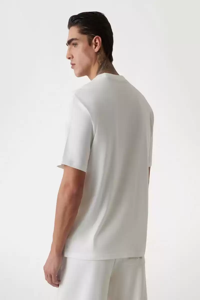 Guess Erkek Beyaz Logolu Nakış İşlemeli T-Shirt