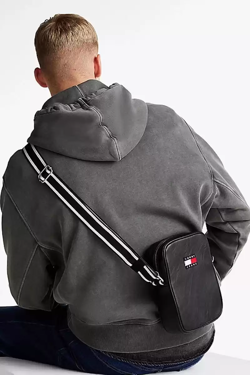 Tommy Hilfiger Erkek Siyah Askılı Çapraz Omuz Çantası