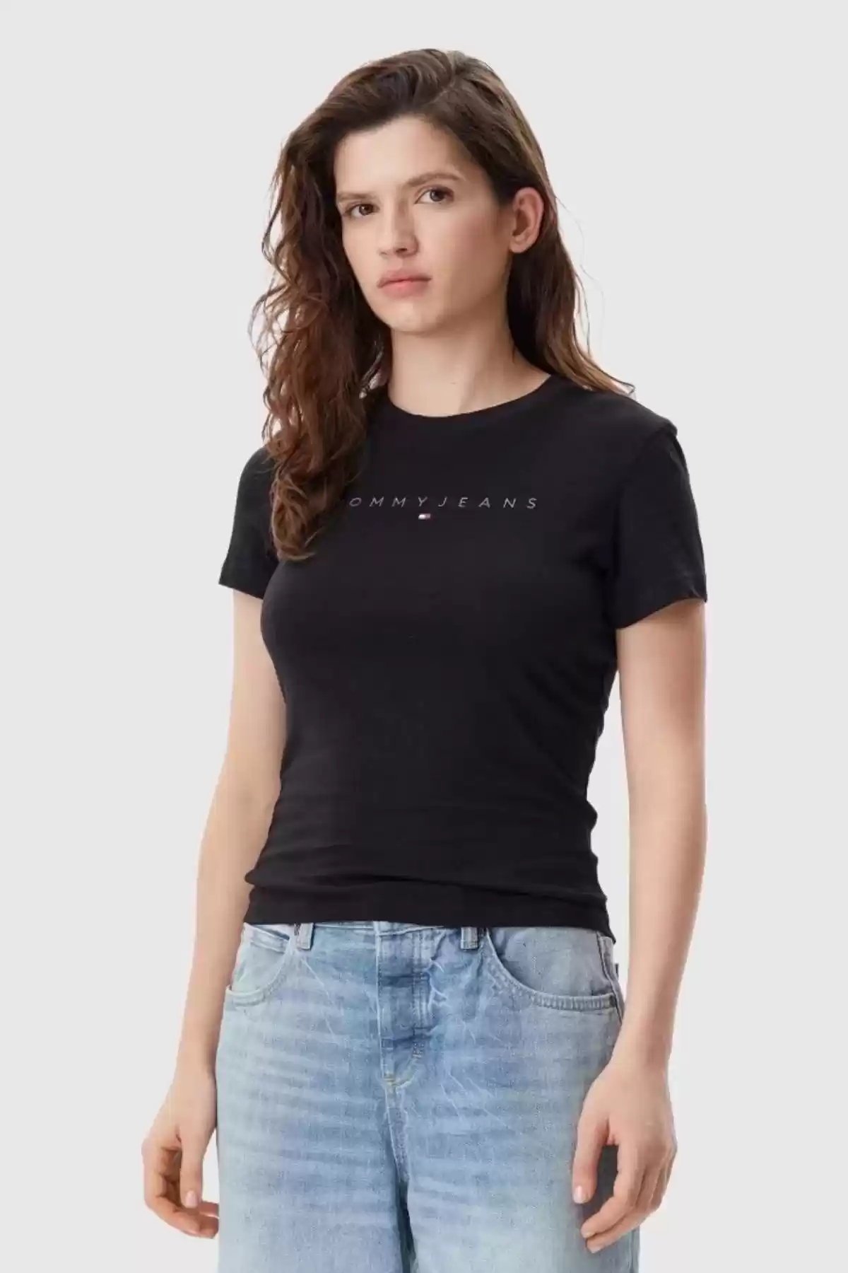 Tommy Jeans  Kadın Siyah Slim Fit T-Shirt