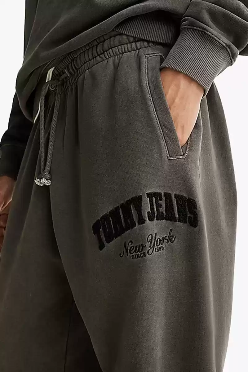 Tommy Jeans Erkek Siyah Rahat Jogger Eşofman Altı