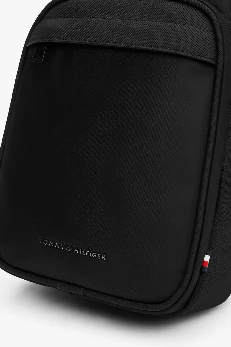 Tommy Hilfiger Erkek  Metal Logo Askılı Siyah Çanta