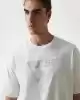 Guess Erkek Rahat Kalıp Beyaz Üçgen Logolu T-Shirt