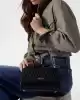 Guess Kadın Siyah Betula Dönüştürülebilir Flap Crossbody Çan