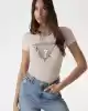 Guess Kadın Pembe Çita Desenli Üçgen Logolu T-Shirt