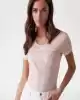 Guess Kadın Parlak Üçgen Logolu Pembe T-Shirt