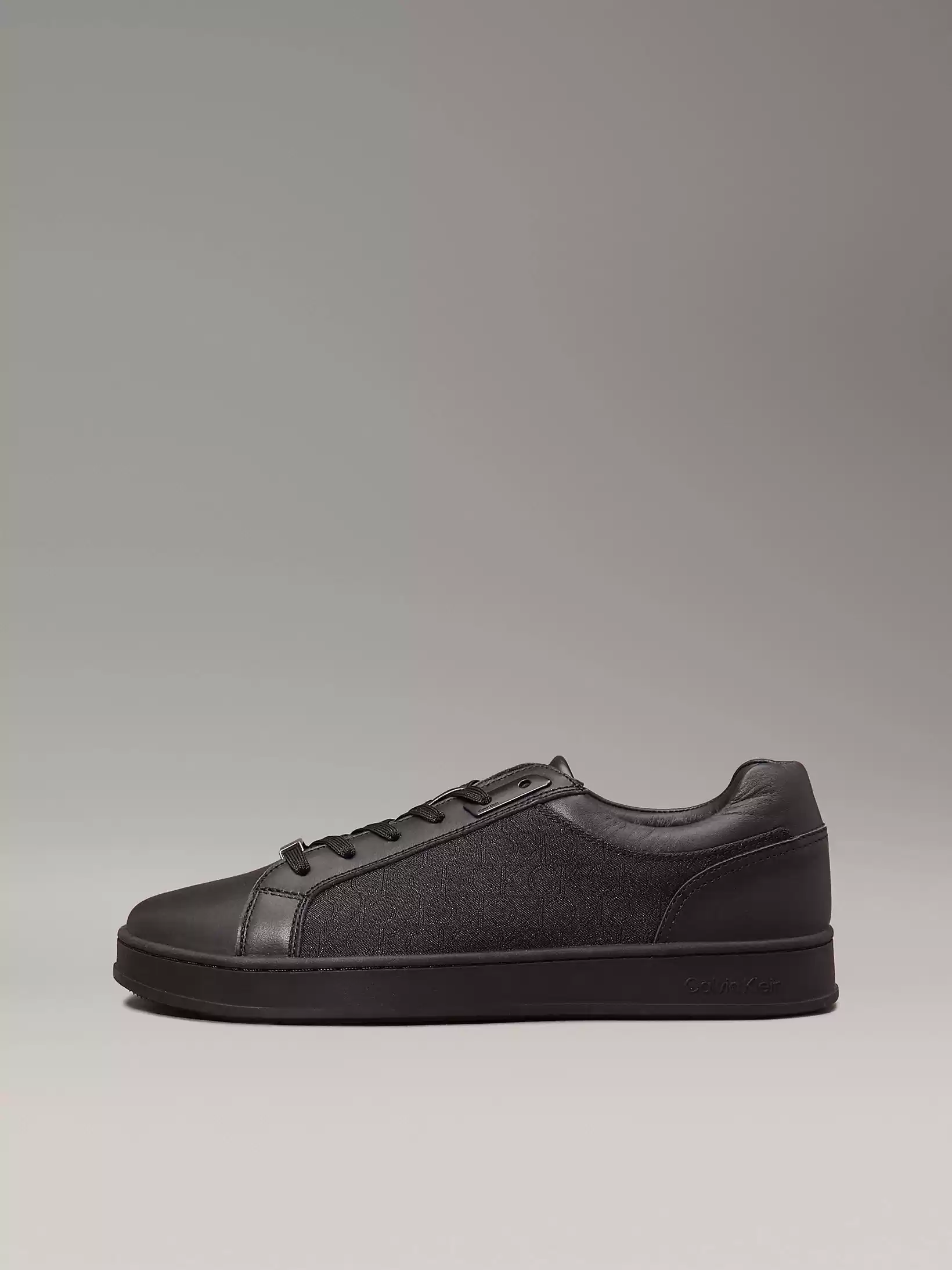 Guess  Erkek  Siyah Deri Logolu Sneaker