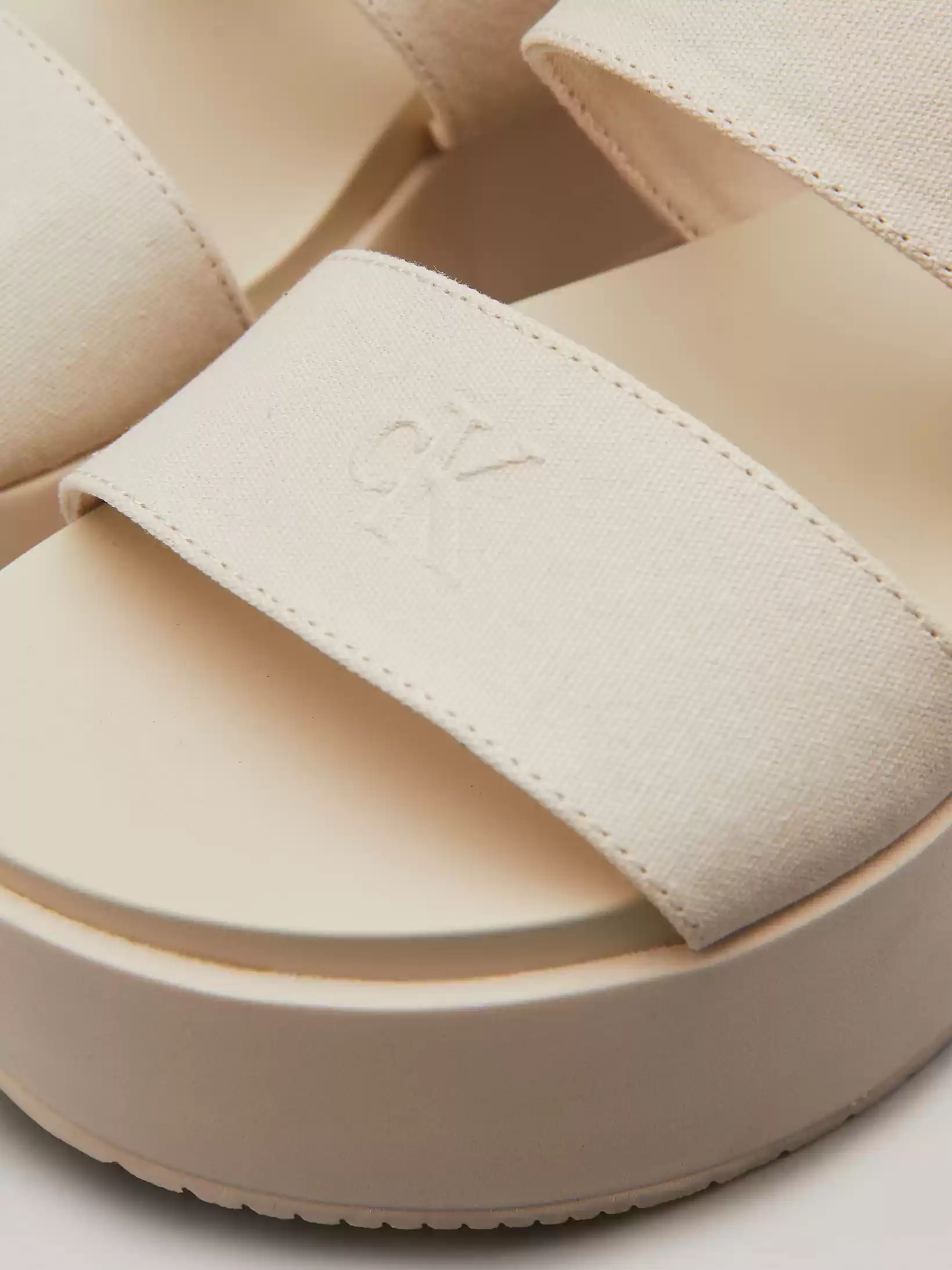 Calvin Klein Kadın  Bej  Tuval Paltform Kamalı Sandalet
