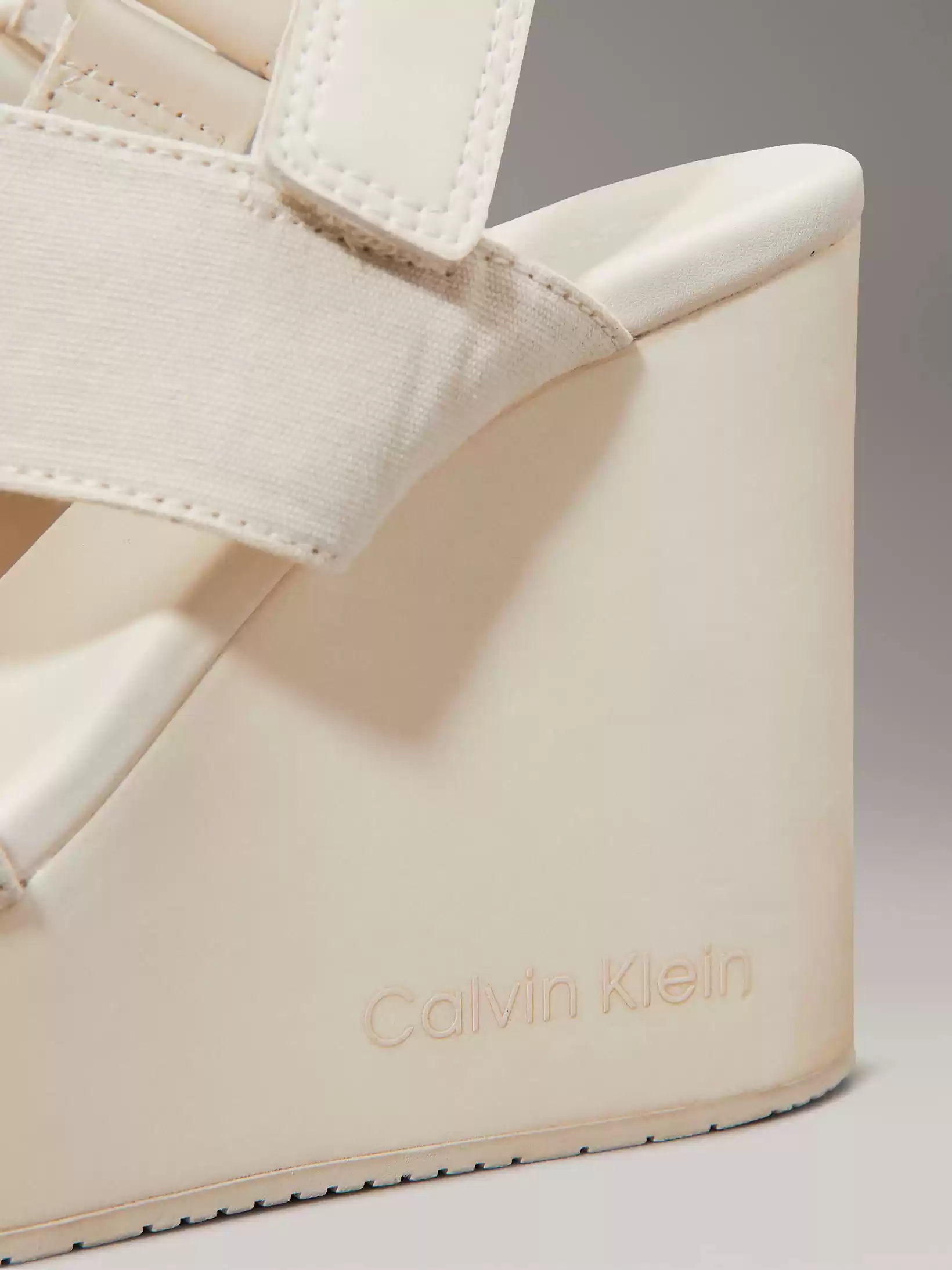 Calvin Klein Kadı   Bej   Kalın Topuklu  Sandalet