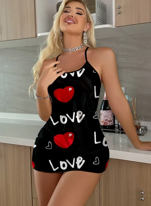 Aşk Temalı Kalp Desenli Siyah Saten Gecelik