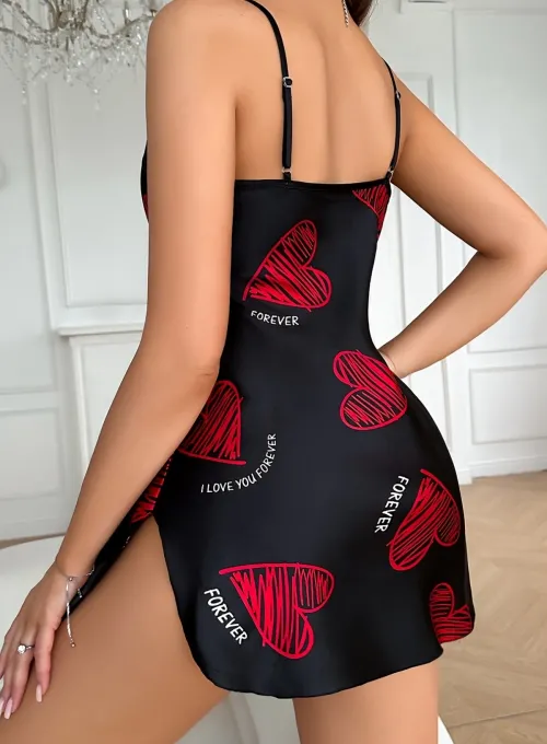 Büyük Kırmızı Kalp Desenli Siyah Saten Gecelik