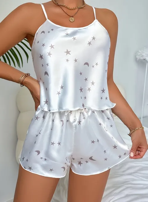 Gökyüzü Desenli Beyaz Saten Şortlu Gecelik Takım