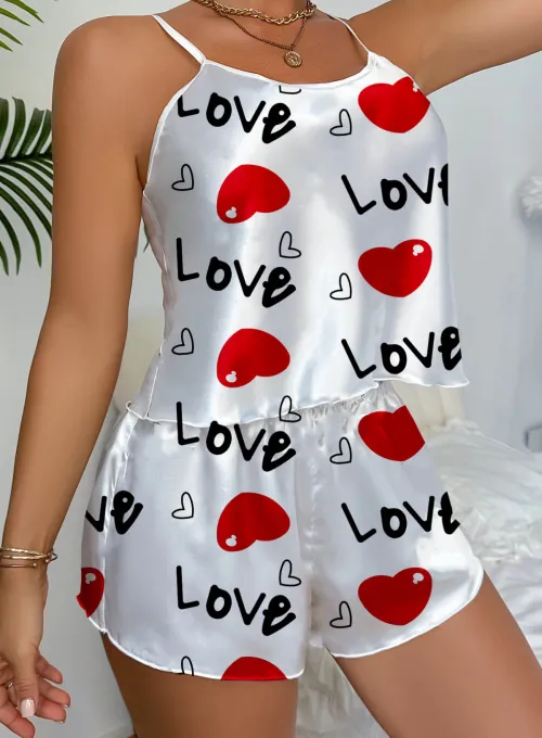 Love Desenli Beyaz Saten Şortlu Gecelik Takım