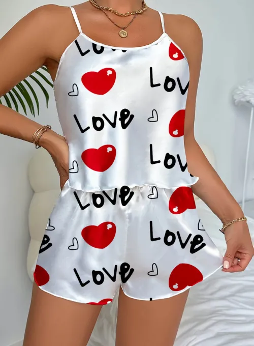 Love Desenli Beyaz Saten Şortlu Gecelik Takım
