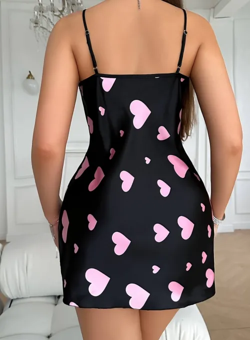 Pembe Kalp Desenli Siyah Saten Gecelik